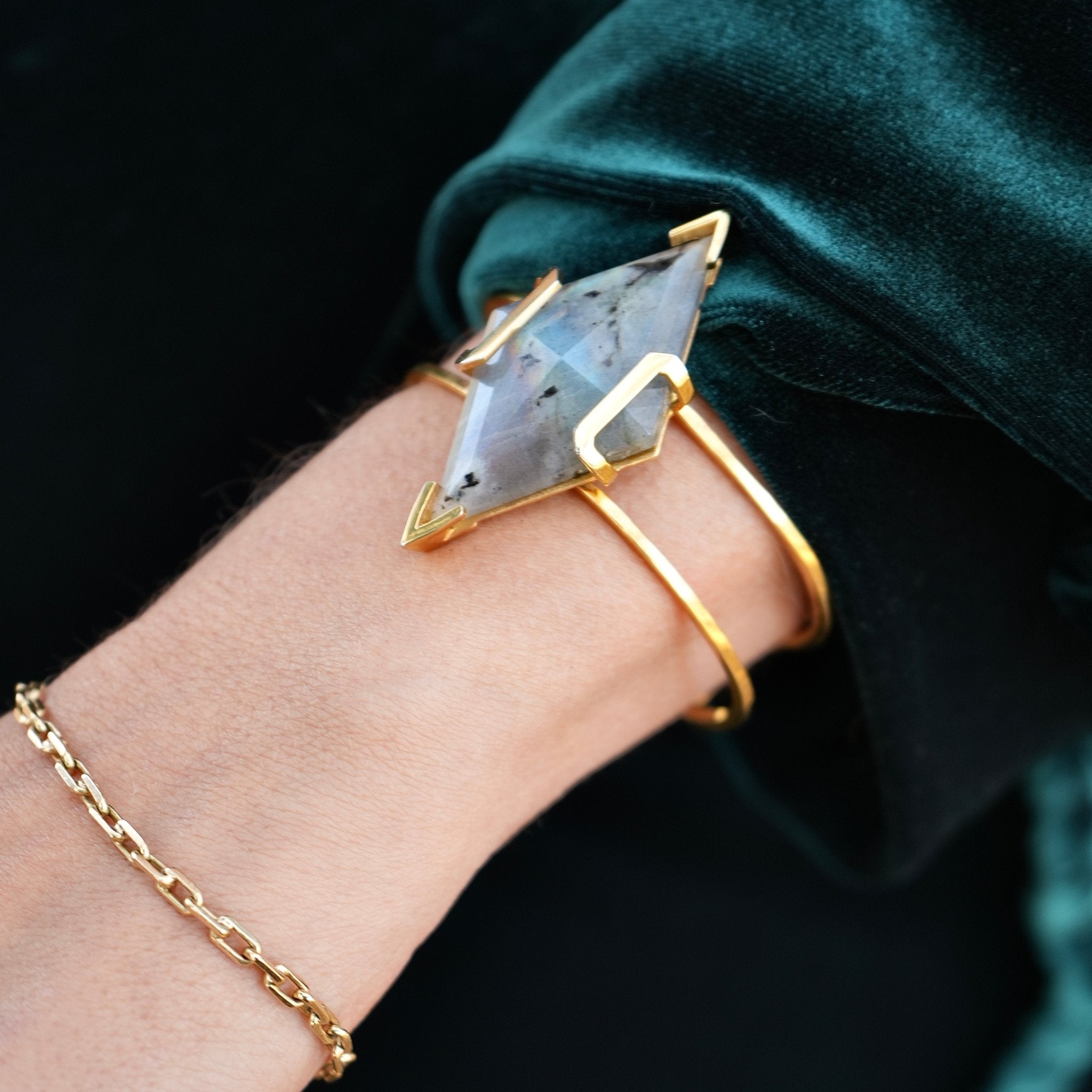 🦄 ASCENSION BANGLE IN LABRADORITE - Hey Babe LA