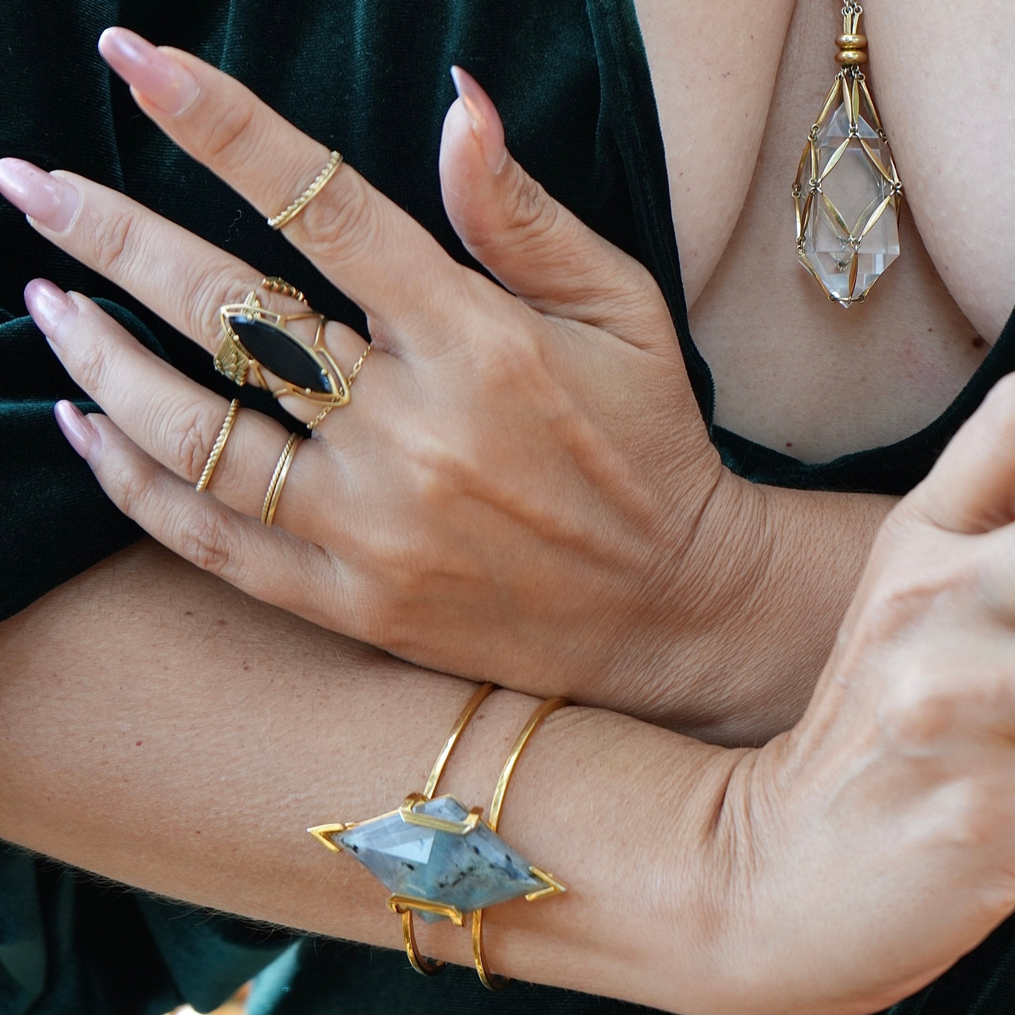 🦄 ASCENSION BANGLE IN LABRADORITE - Hey Babe LA